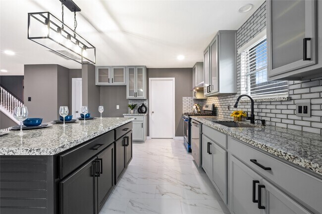 Foto del edificio - 9226 MacMillan Ln