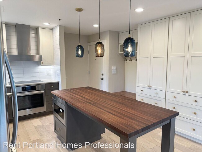 Foto del edificio - 1 br, 1 bath House - 606 NW Naito Parkway #A1