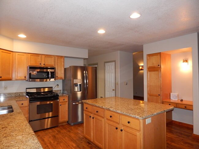 Building Photo - 269 Saddle Dr