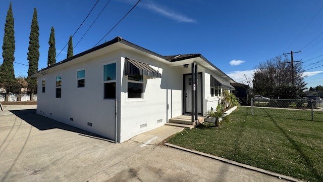 Foto del edificio - 16744 Athol St