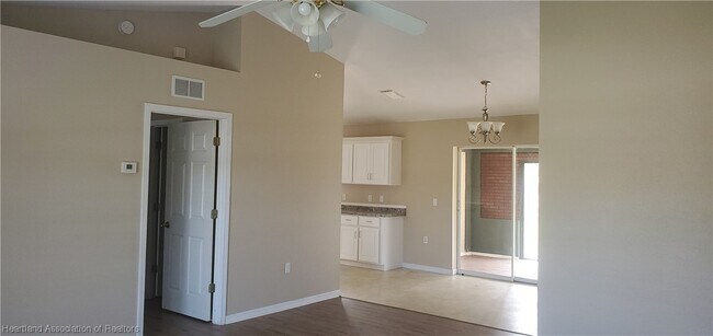 Building Photo - 3203 Pompano Dr