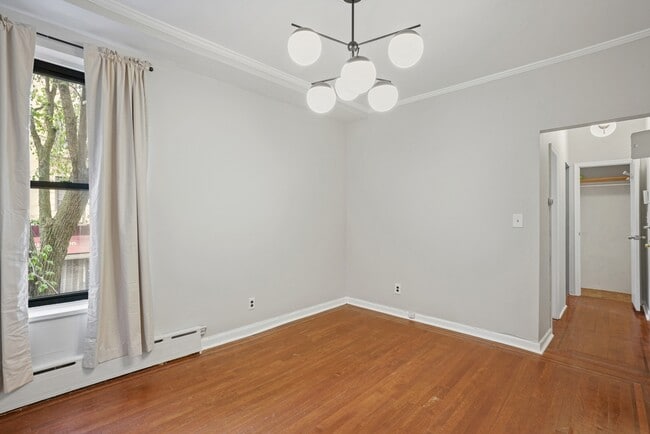 Building Photo - 354 E 78th St