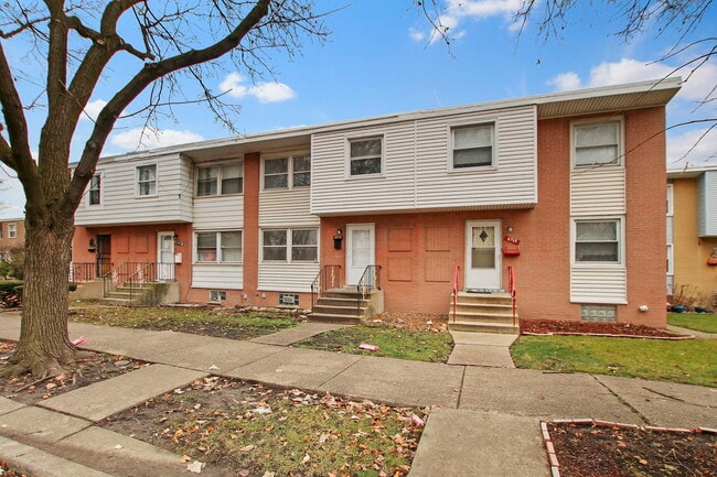 Front Day Time - 6521 N Kedzie Ave