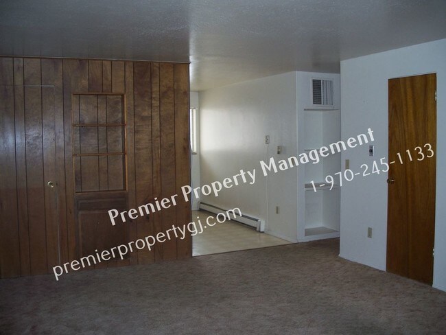Building Photo - 2861 Elm Cir 13