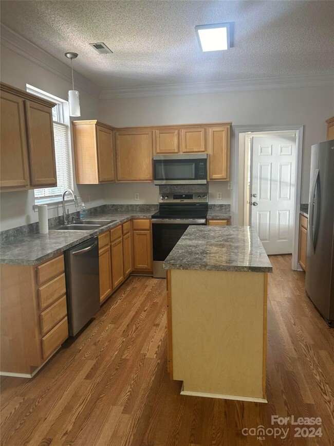 Foto del edificio - 5910 Waverly Lynn Ln