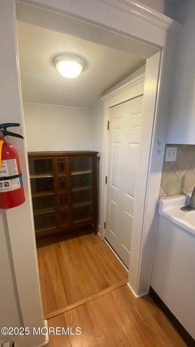 Building Photo - 309 Hume St