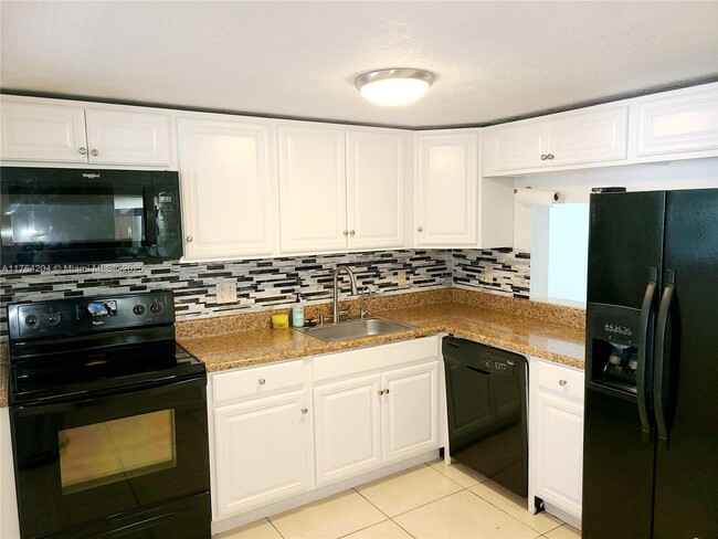 Building Photo - 2318 S Cypress Bend Dr