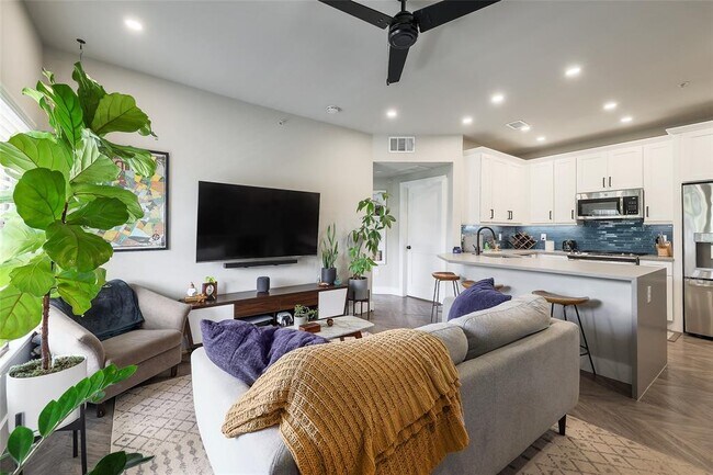 Foto del edificio - 2320 Gracy Farms Ln