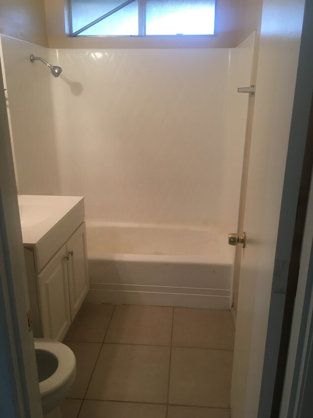 Foto principal - 256 N Mayflower St