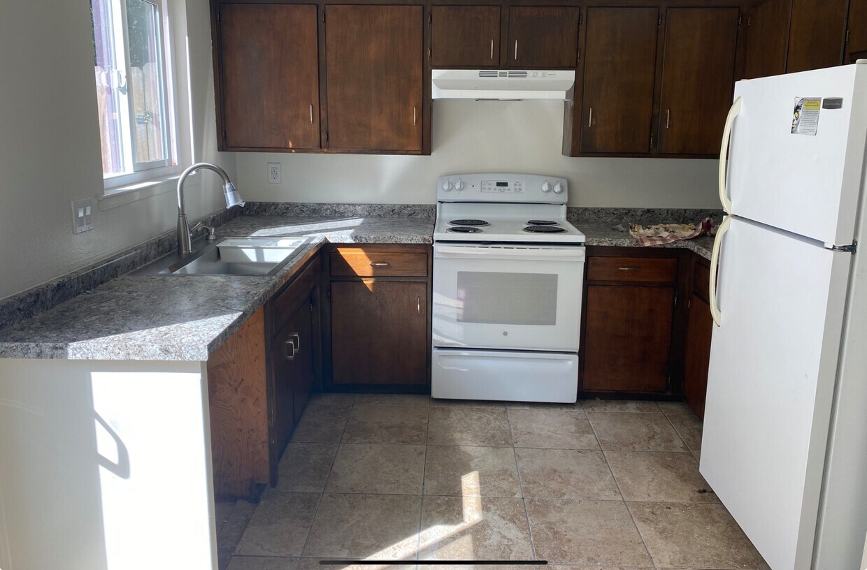 Primary Photo - 1364 Galleon Way