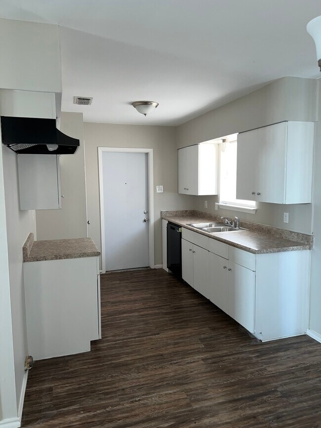 Building Photo - 206 Balboa Dr