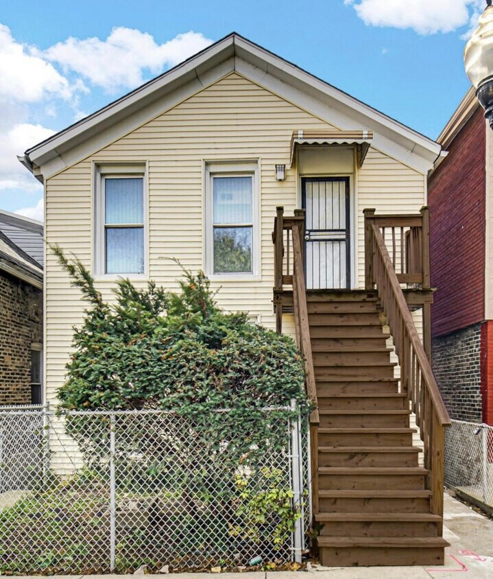 2627 W Gladys Ave Unit 2, Chicago, IL 60612 Apartments in Chicago, IL