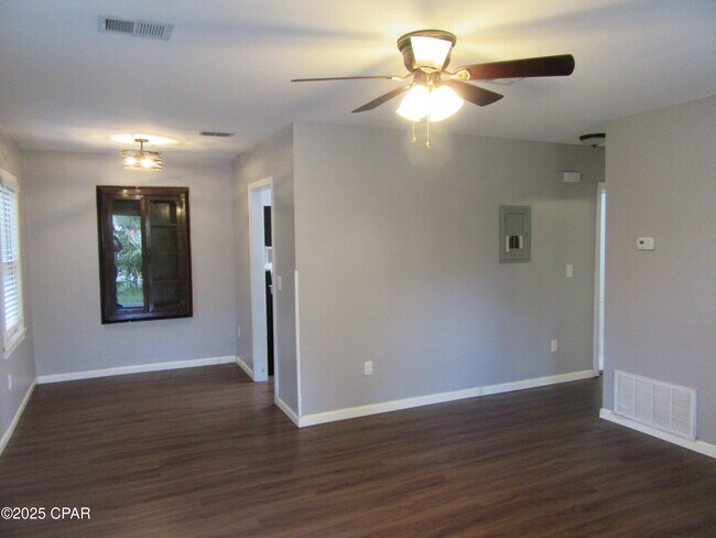 Foto del edificio - 1114 Fairland Ave