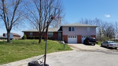 Building Photo - 4632-4634-4634 Southampton Ct