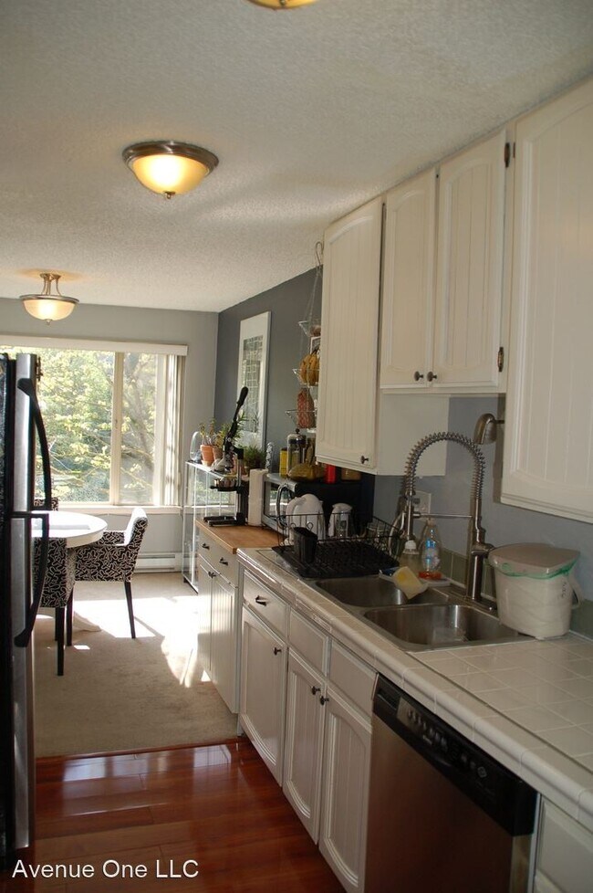 Building Photo - 2 br, 2 bath House - 2210 NE 92nd #306
