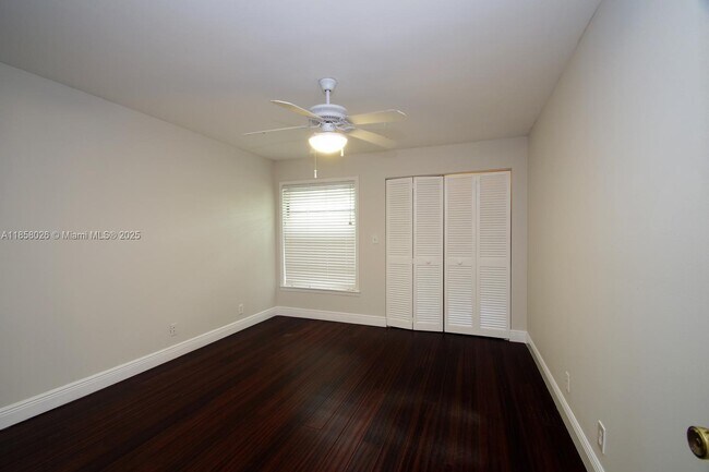 Foto del edificio - 3010 Willow Ln
