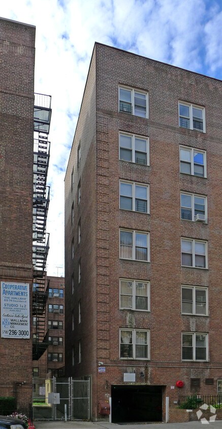 Building Exterior - 65-62 Saunders St