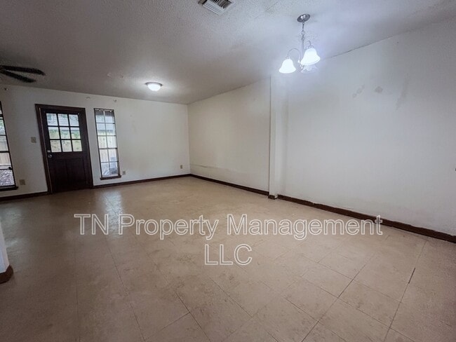 Building Photo - 2830 Louisiana Ave