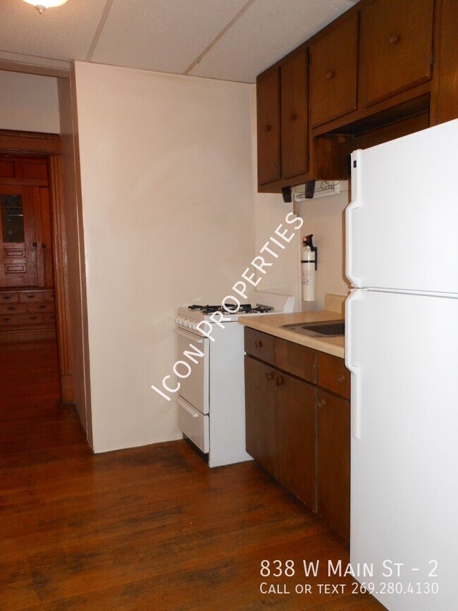 838 W Main St Unit 2, Kalamazoo, MI 49006 Room for Rent in Kalamazoo