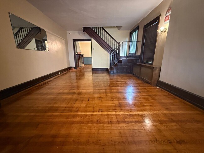 Foto del edificio - Beautiful 4-Bedroom Twin Home in Elmwood P...