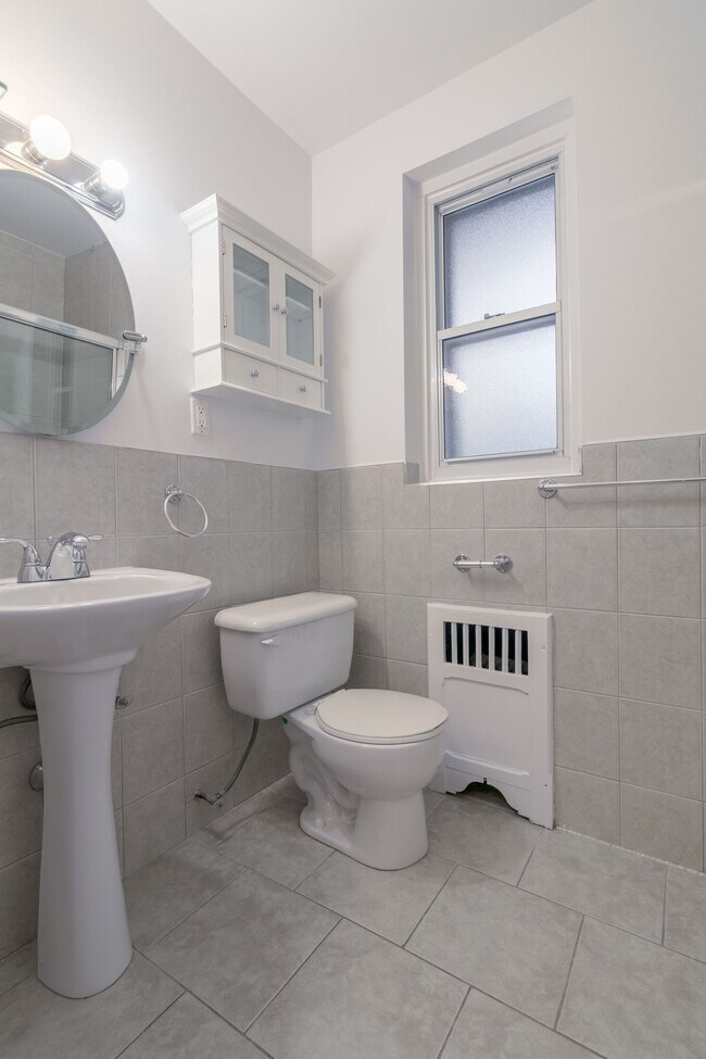 Photo du bâtiment - 6211 Av. Lennox