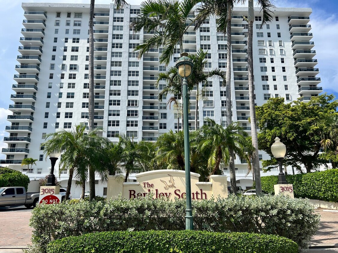 Foto principal - 3015 N Ocean Blvd