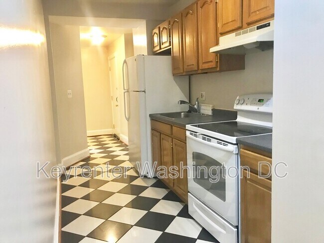 Foto del edificio - 1700 West Virginia Ave NE