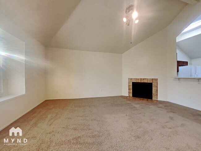 Foto del edificio - 10002 Green Valley Ln