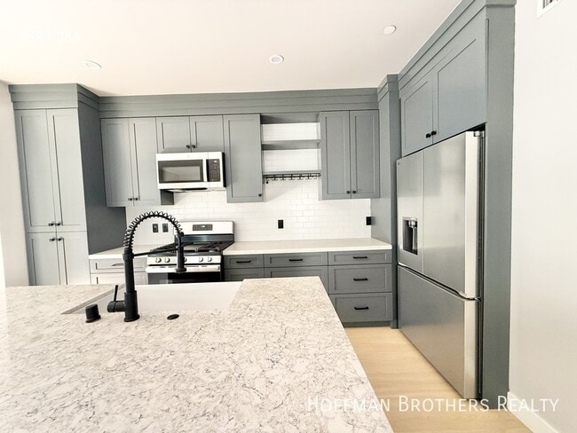 Foto del edificio - 1249 S Plymouth Blvd