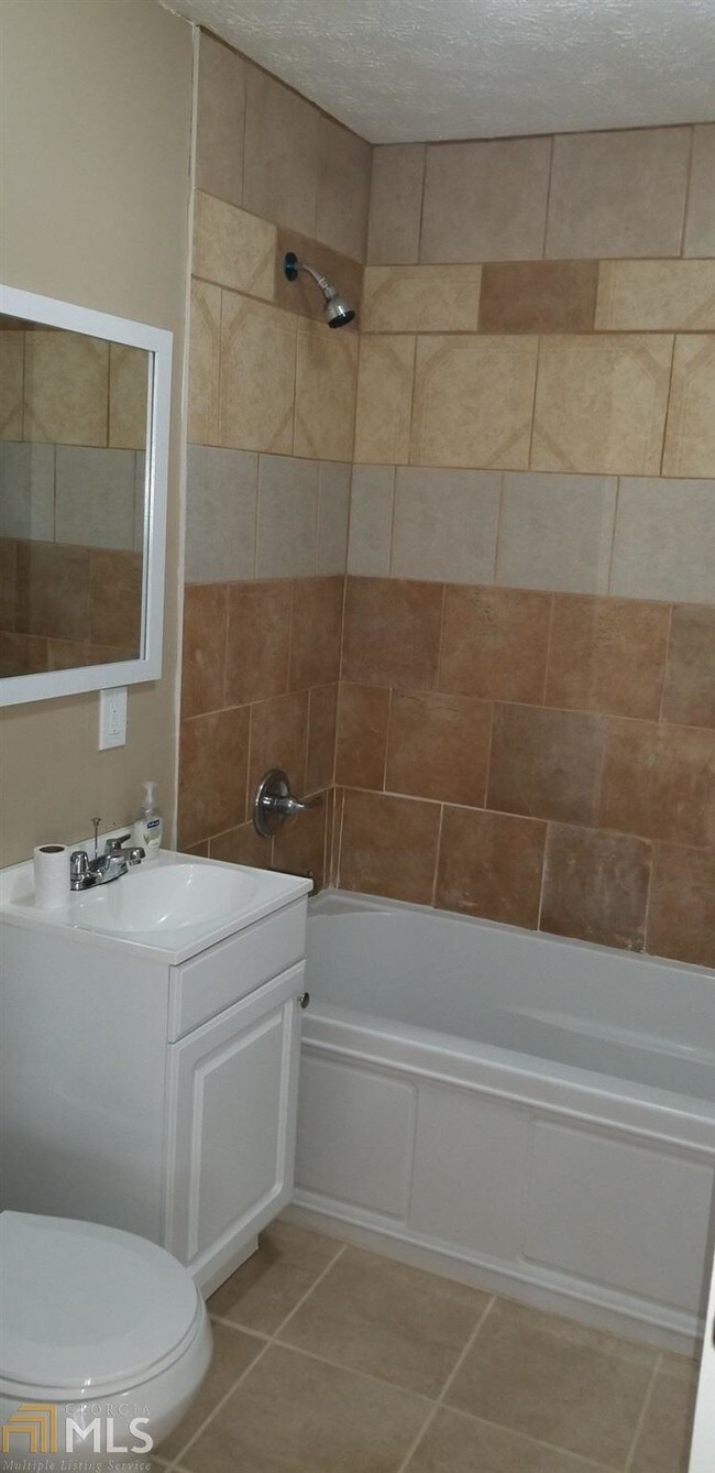 Building Photo - 1689 Oak Knoll Cir SE