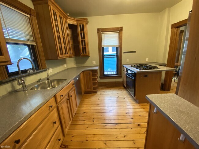 Building Photo - 2 br, 1 bath House - 522 Detroit St # 1 #1