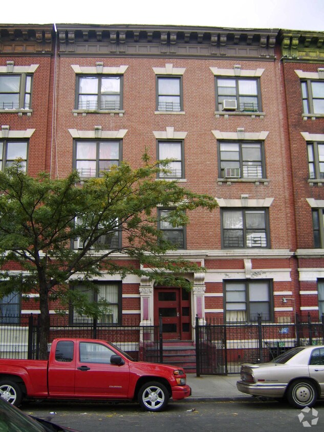 Primary Photo - 843 Fox St