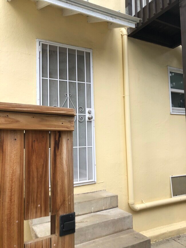 Foto del edificio - 136 W Ridgewood Ct