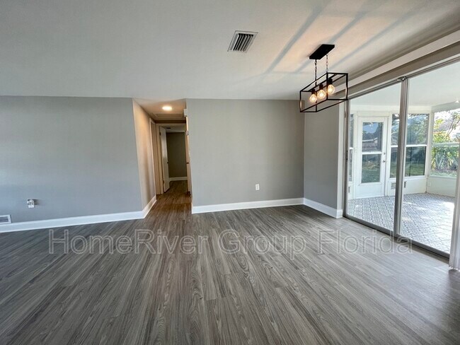 Building Photo - 5824 Dahlia Ave