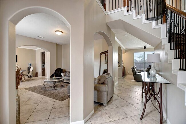 Building Photo - 19315 Country Village Dr