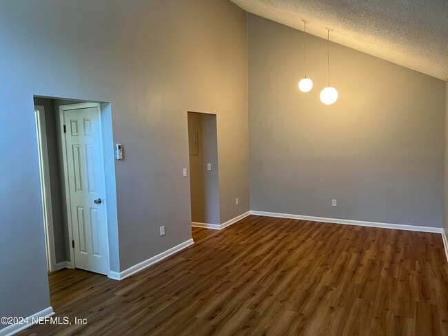 Building Photo - 8160 San Jose Manor Dr E
