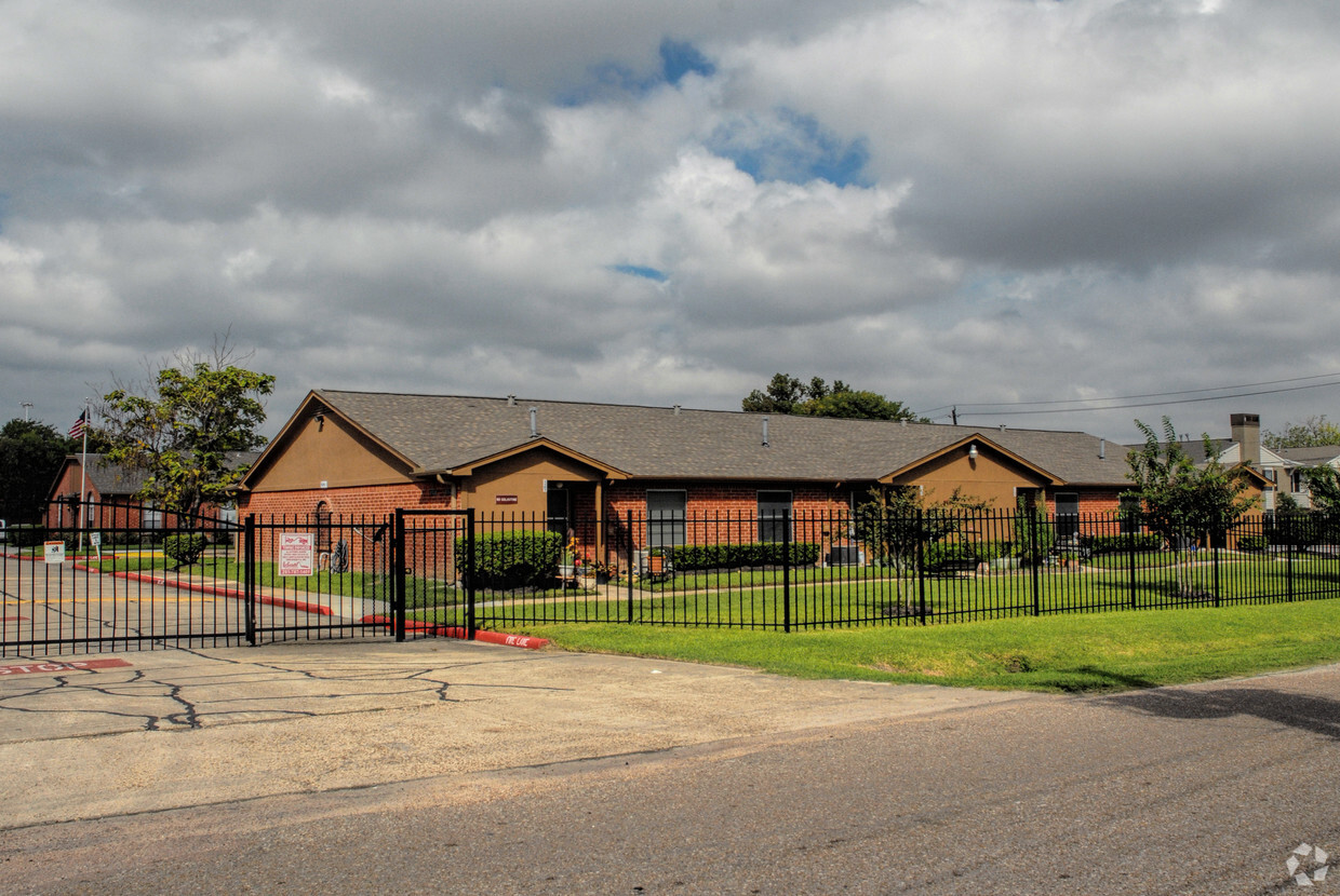 Building Photo - South Houston Vista Apartments