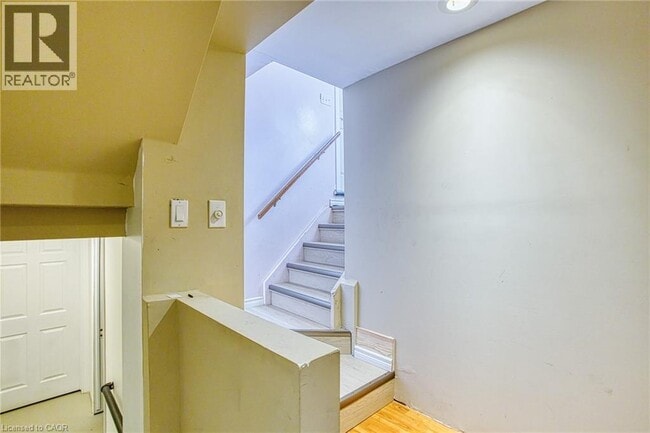 Building Photo - 4453 Meadowvale Dr