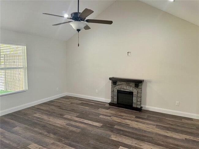 Building Photo - 404 Brookstone Dr