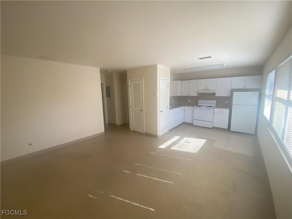 Building Photo - 3555 Seminole Ave