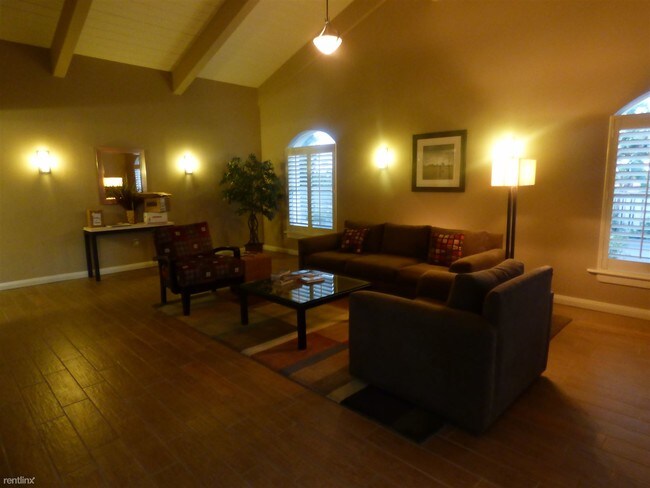 Building Photo - 533 Marina Point Dr