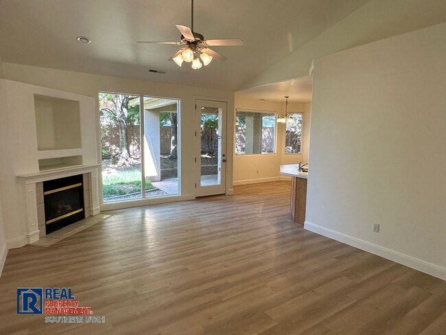 Building Photo - Charming Home is St. George