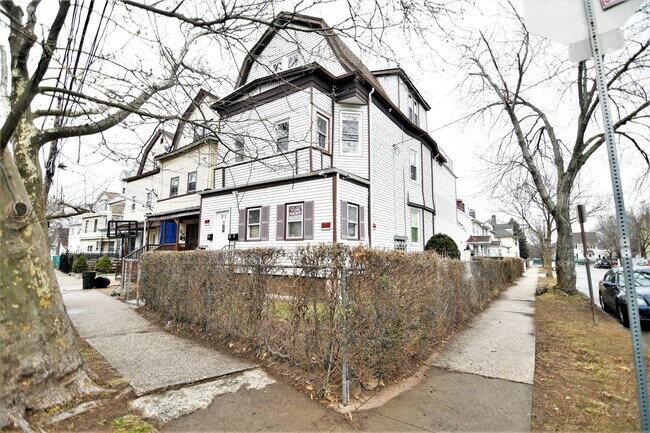 Building Photo - 31 Springdale Ave