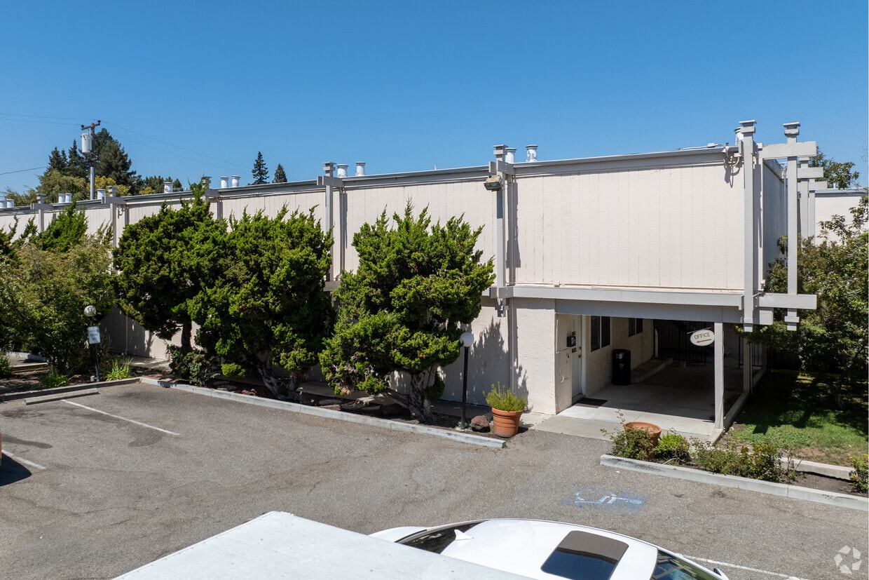 Primary Photo - Plaza Studios