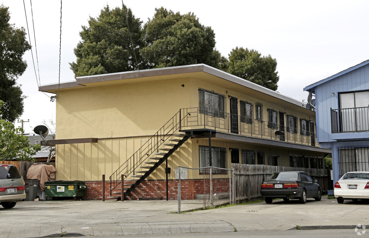 Primary Photo - 6115 Foothill Blvd