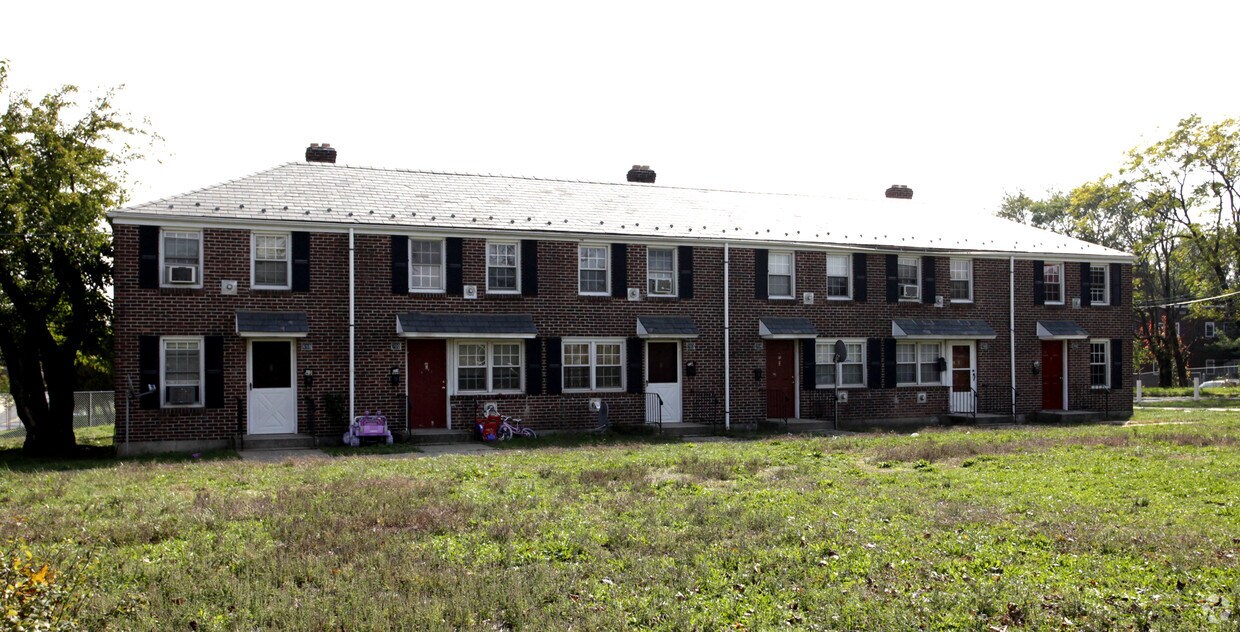 Primary Photo - 698-716 Joyce Kilmer Ave