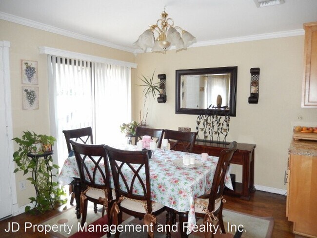 Building Photo - 2 br, 1 bath House - 8015 Calle Fanita
