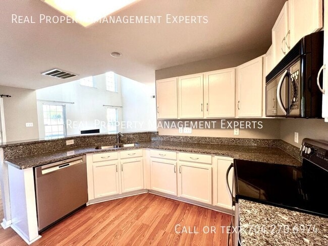 Foto del edificio - 9902 Redbud Tree Ct