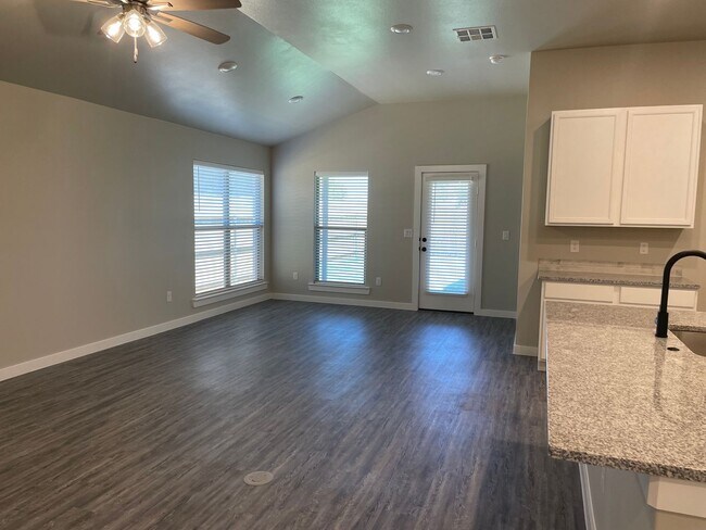 Building Photo - Pre-Leasing July 8th- 4 Bedroom Ready to Rent