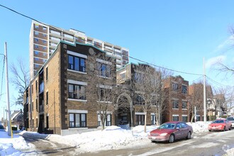 Building Photo - Royal & Wales Apartments